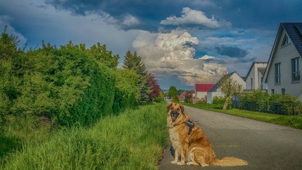 Akina mit Wolken